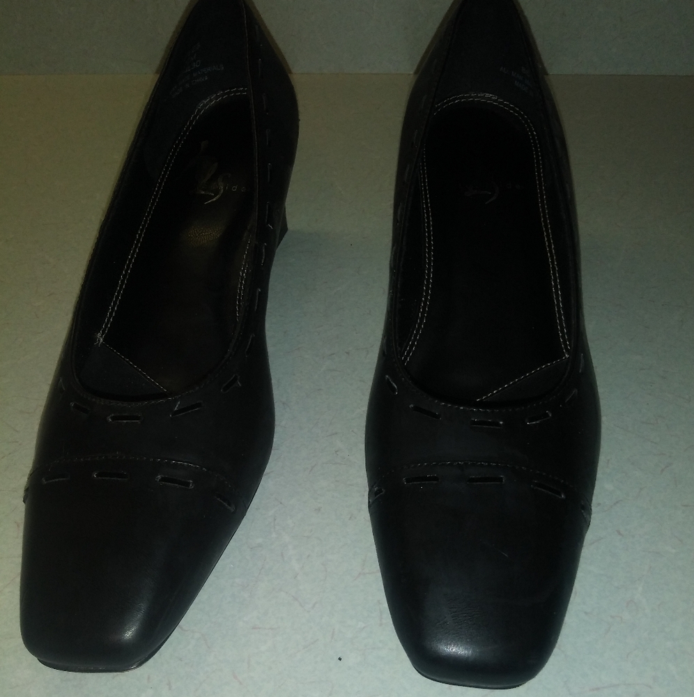 Life Stride Black Classic Heels